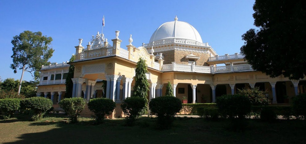 Royal Retreat: Exploring the Enchanting Kawardha Palace near Kanha National Park